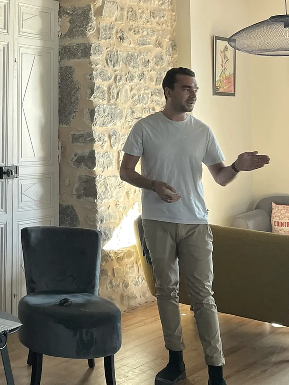 Paul Demarest en intervention devant un groupe